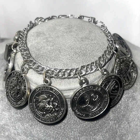 NASA Apollo Missions VII-XVII Large Charms Bracelet - Picture 1 of 7